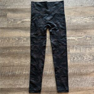 SPANX Charcoal And Black Camo Leggings